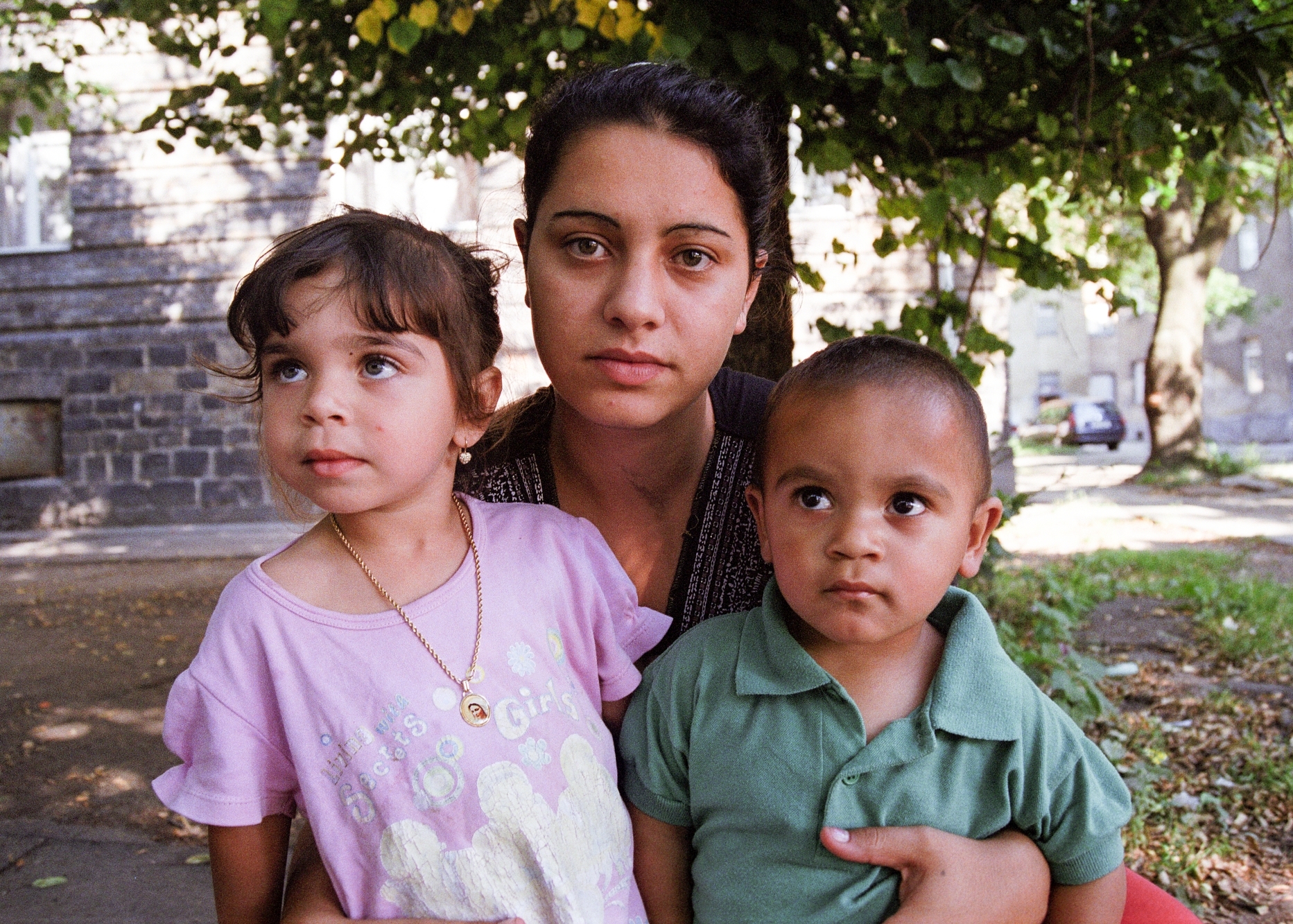 Hlavním cílem projektu je zlepšení dostupnosti specializované zdravotní péče pro obyvatele vyloučených lokalit, společně se zaměřením na specifické nepřenosné choroby a návazné zvýšené riziko přenosných onemocnění, včetně dětských úrazů, u romského etnika.